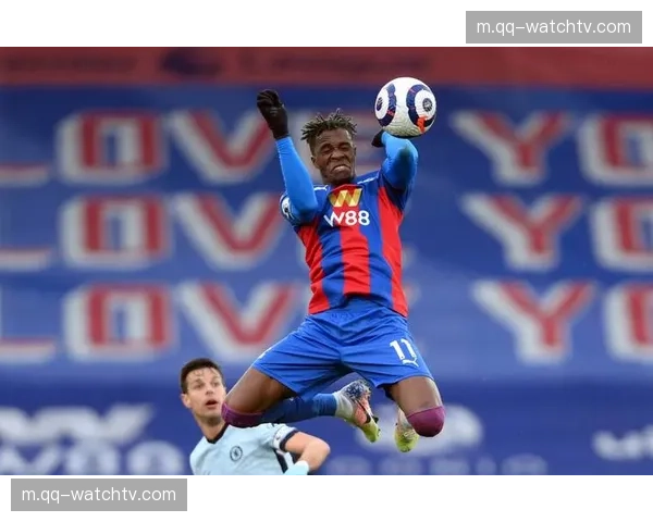 水晶宫十人应战下半场崩盘 人数劣势暴露防守体系漏洞